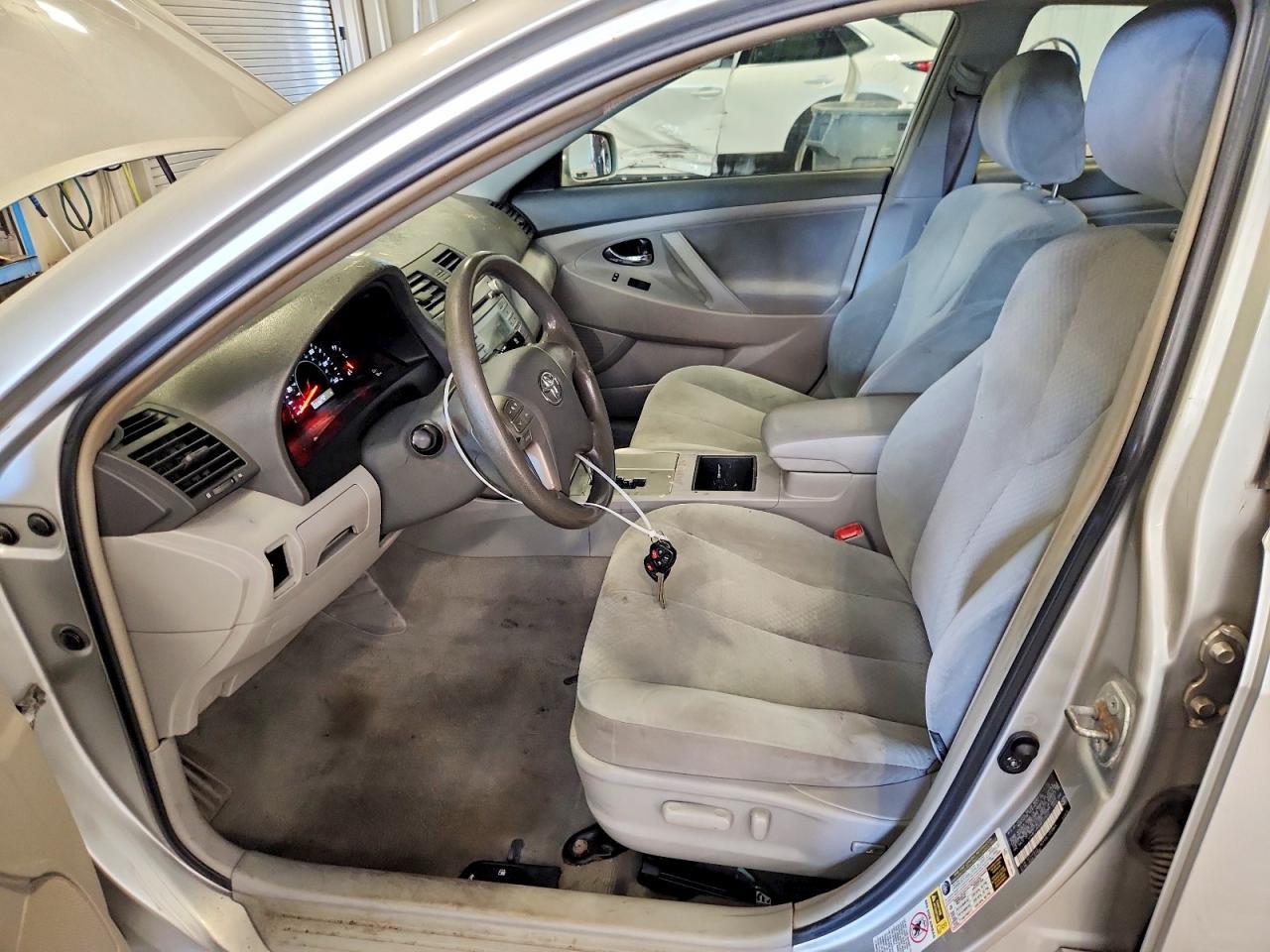 2009 Toyota Camry Le - Image 7