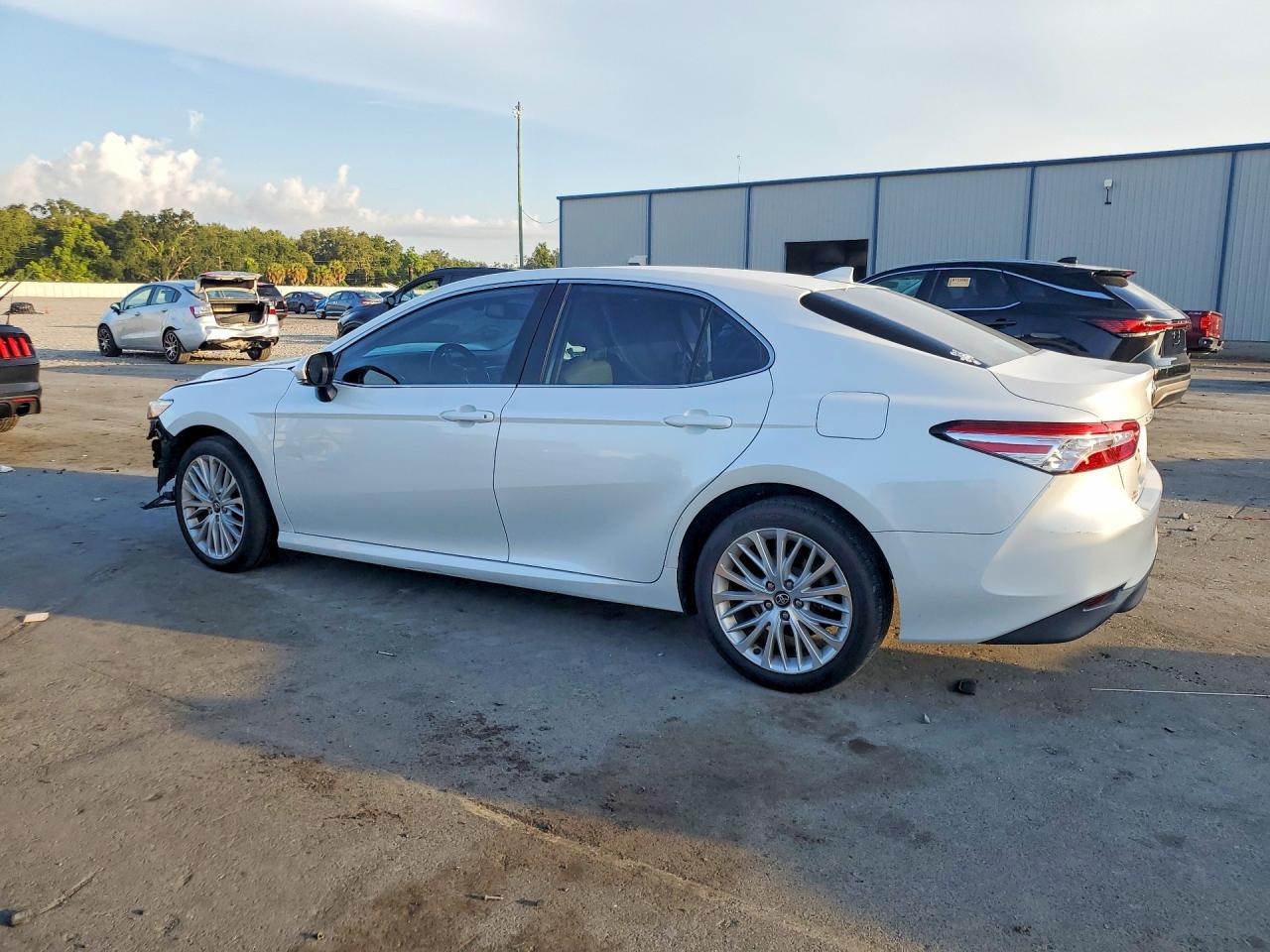 2019 Toyota Camry Xle - Image 2