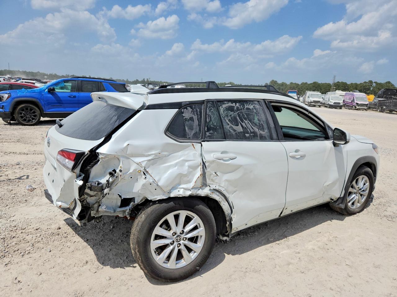 2023 Toyota Corolla Cross Le - Фото 3