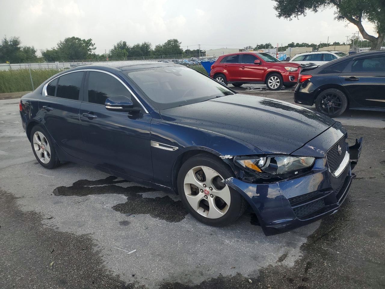2017 Jaguar Xe - Image 4