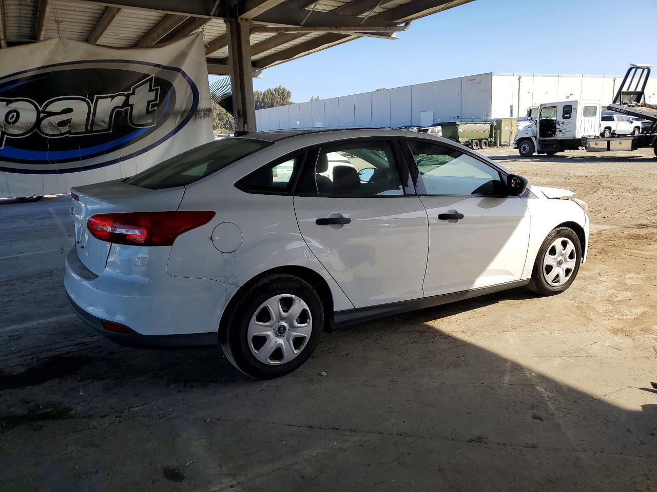 2015 Ford Focus S - Фото 3