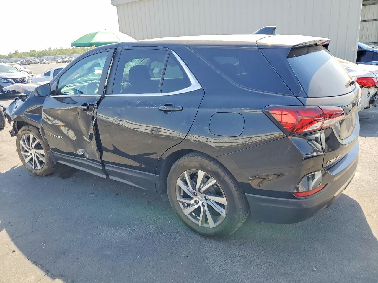 2022 Chevrolet Equinox Lt - Image 2