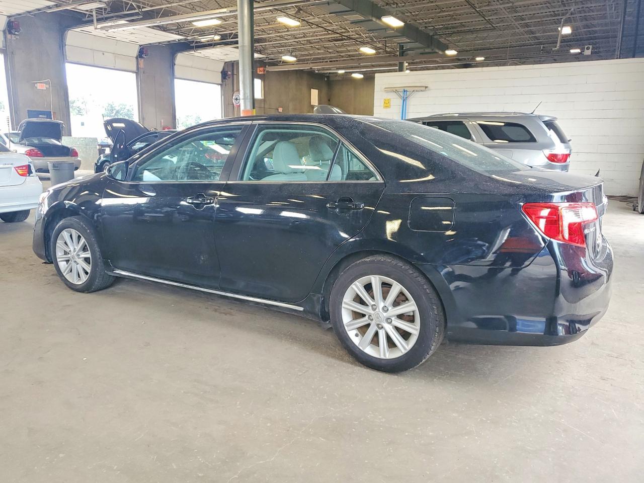 2012 Toyota Camry Hybrid Xle - Фото 2
