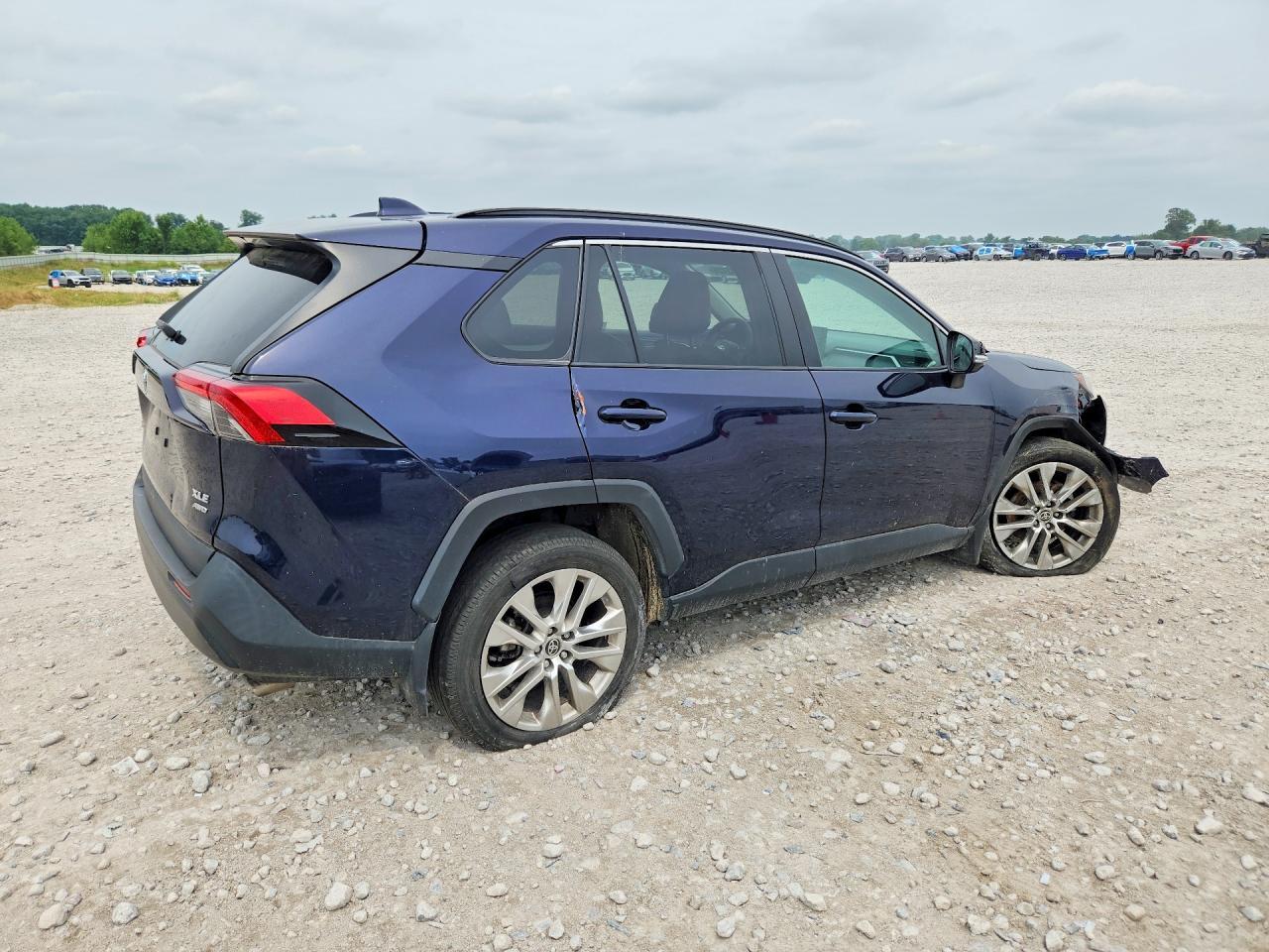 2022 Toyota Rav4 Xle Premium - Image 3