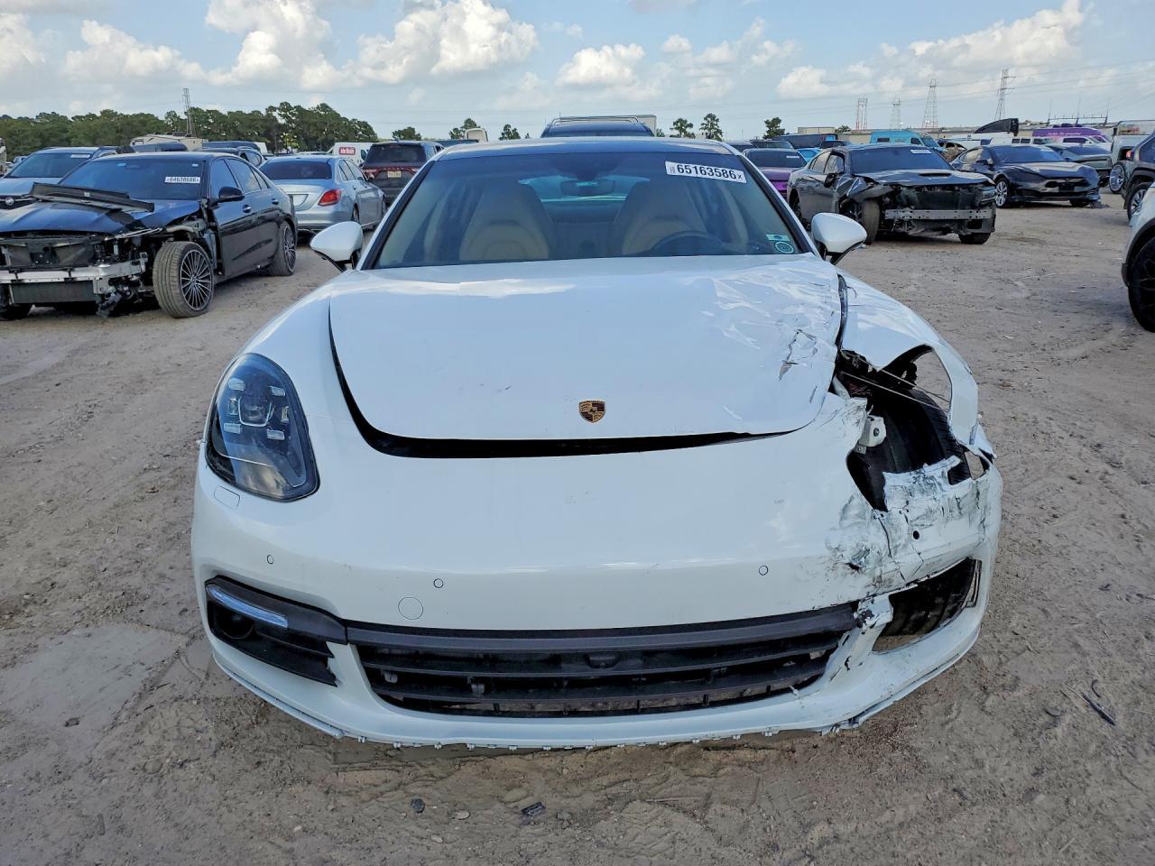 2019 Porsche Panamera 4 E-Hybrid - Фото 5