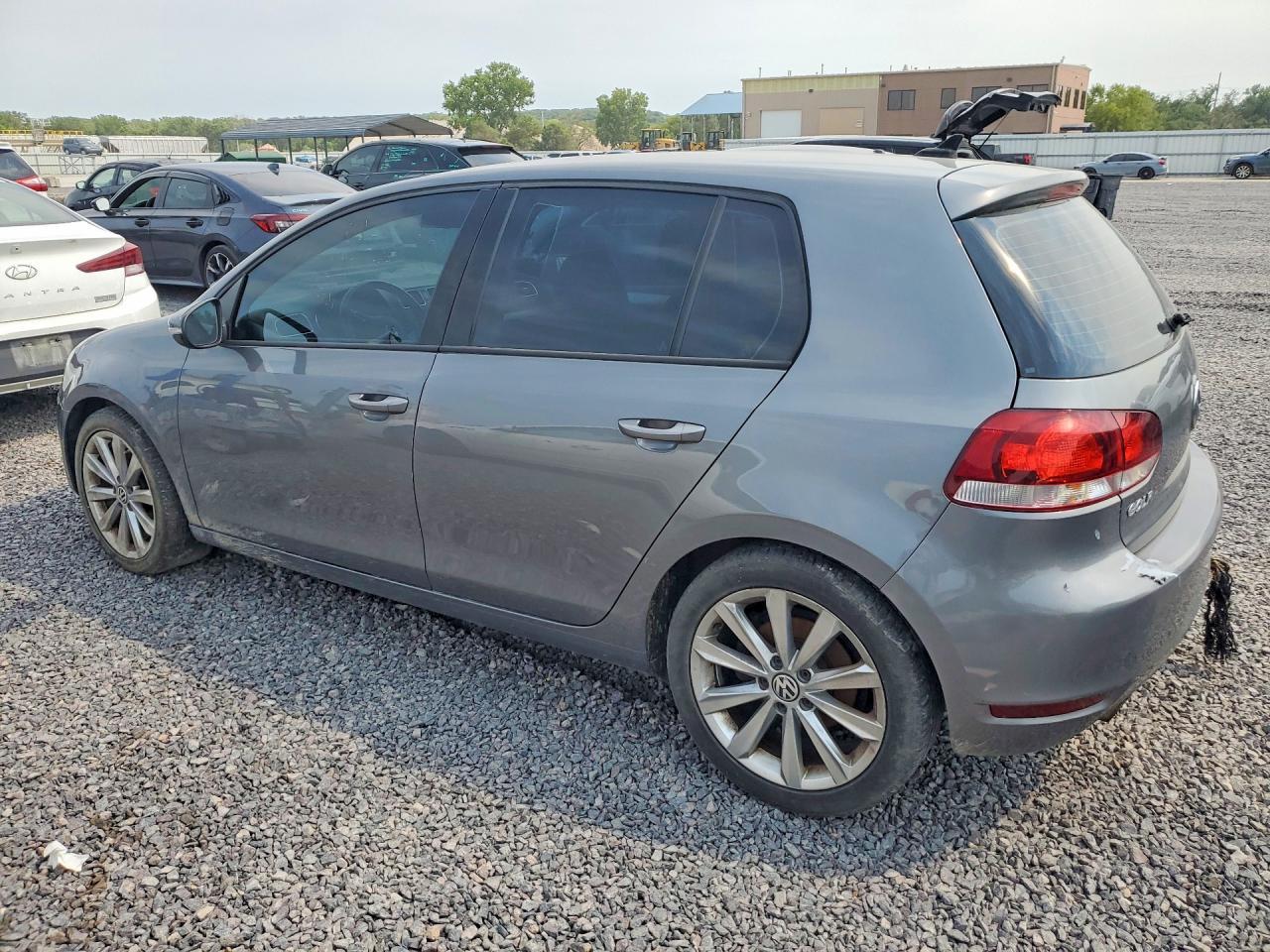 2013 Volkswagen Golf - Image 2