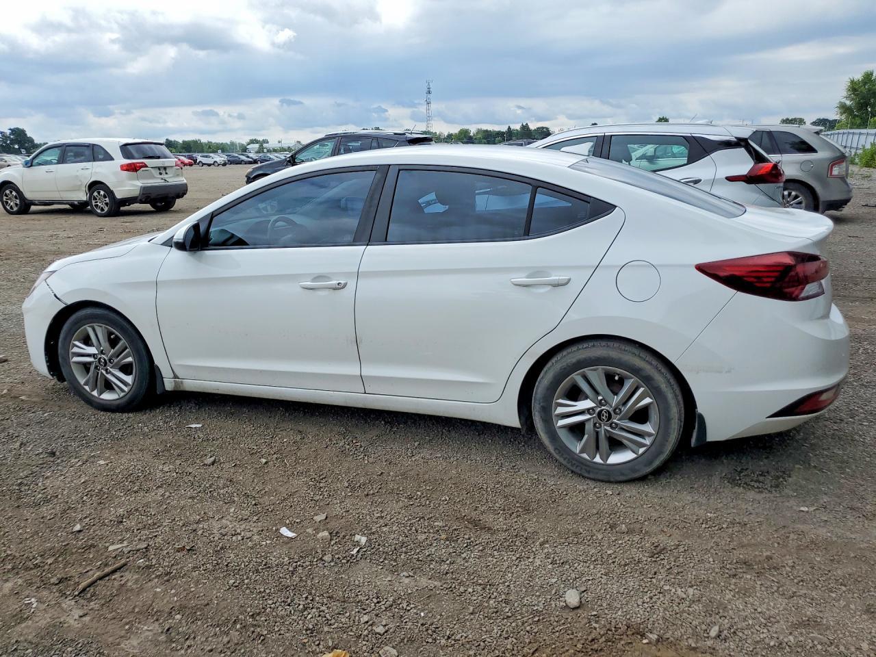 2019 Hyundai Elantra Sel - Image 2