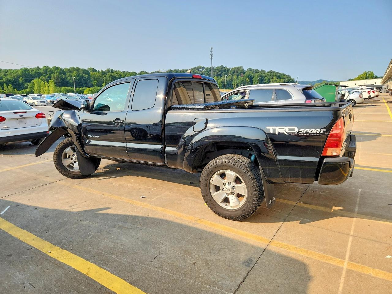2014 Toyota Tacoma V6 - Image 2