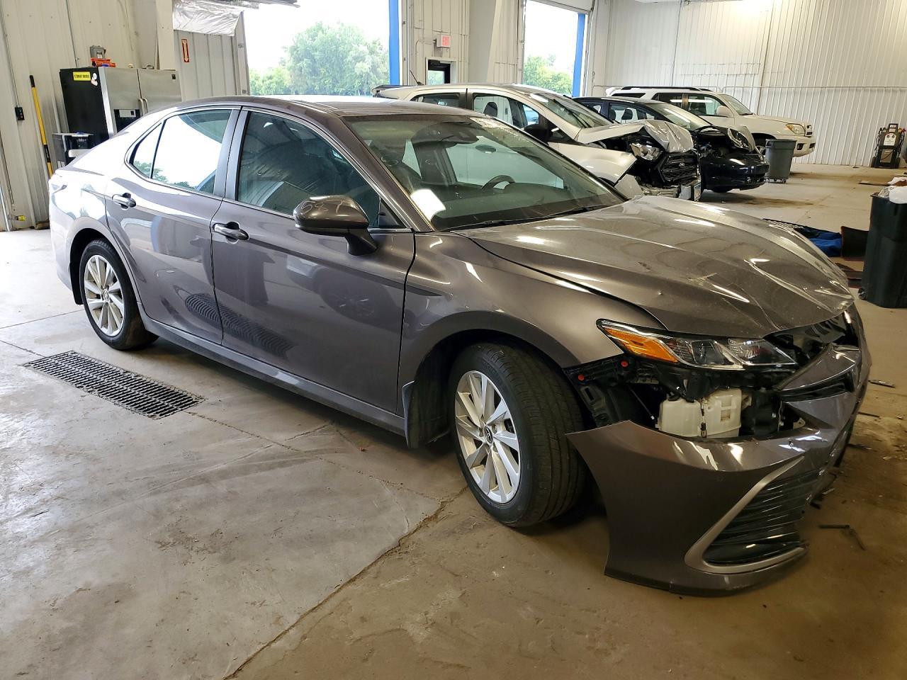 2022 Toyt Camry Le - Image 4
