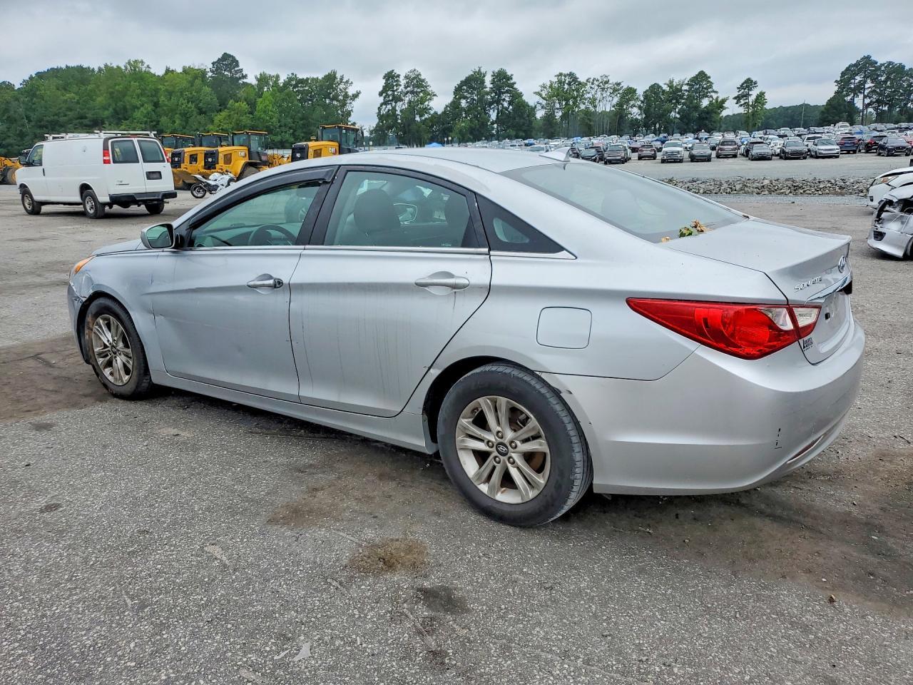 2012 Hyundai Sonata Gls - Image 2
