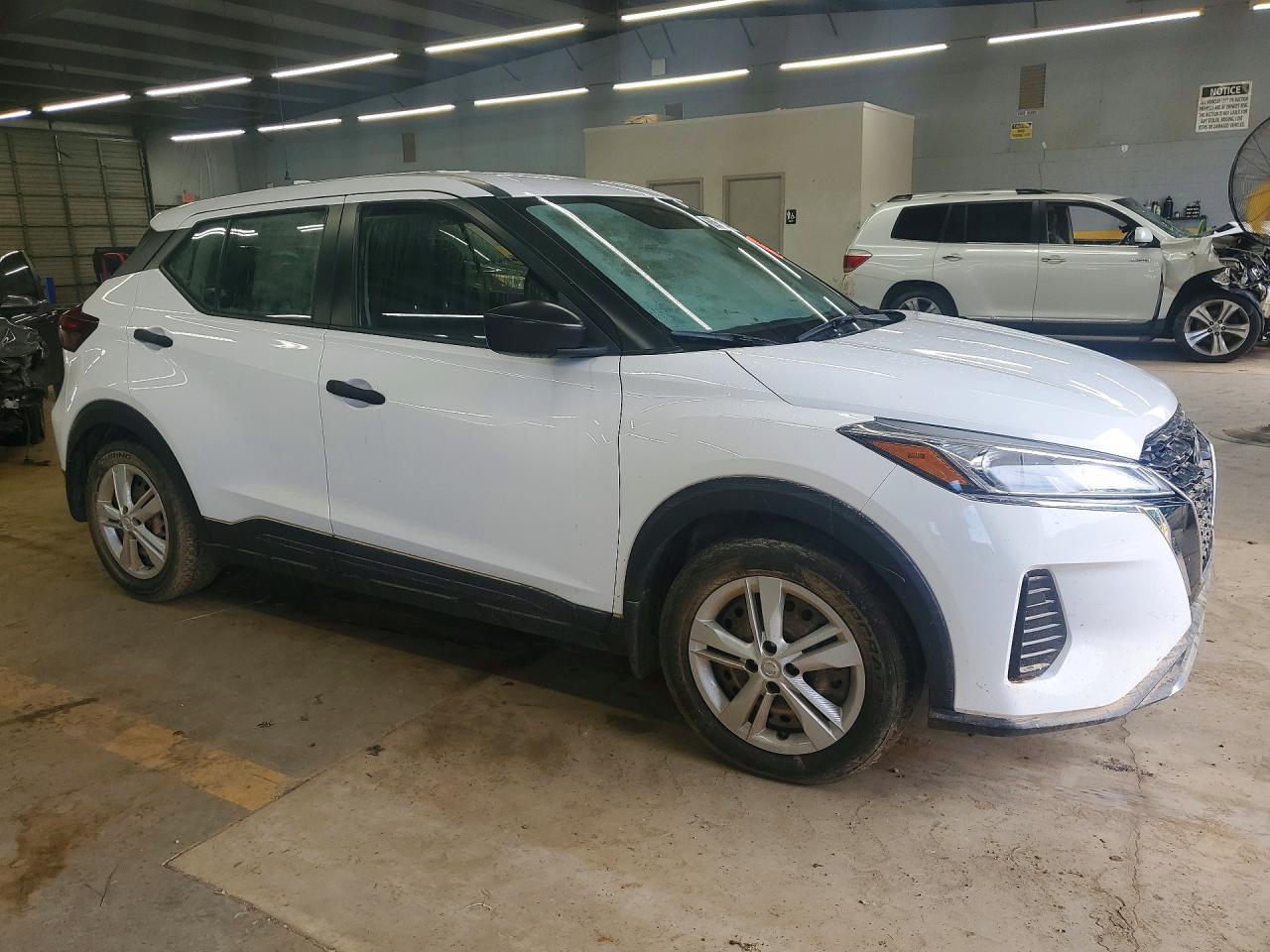 2022 Nissan Kicks S - Фото 4