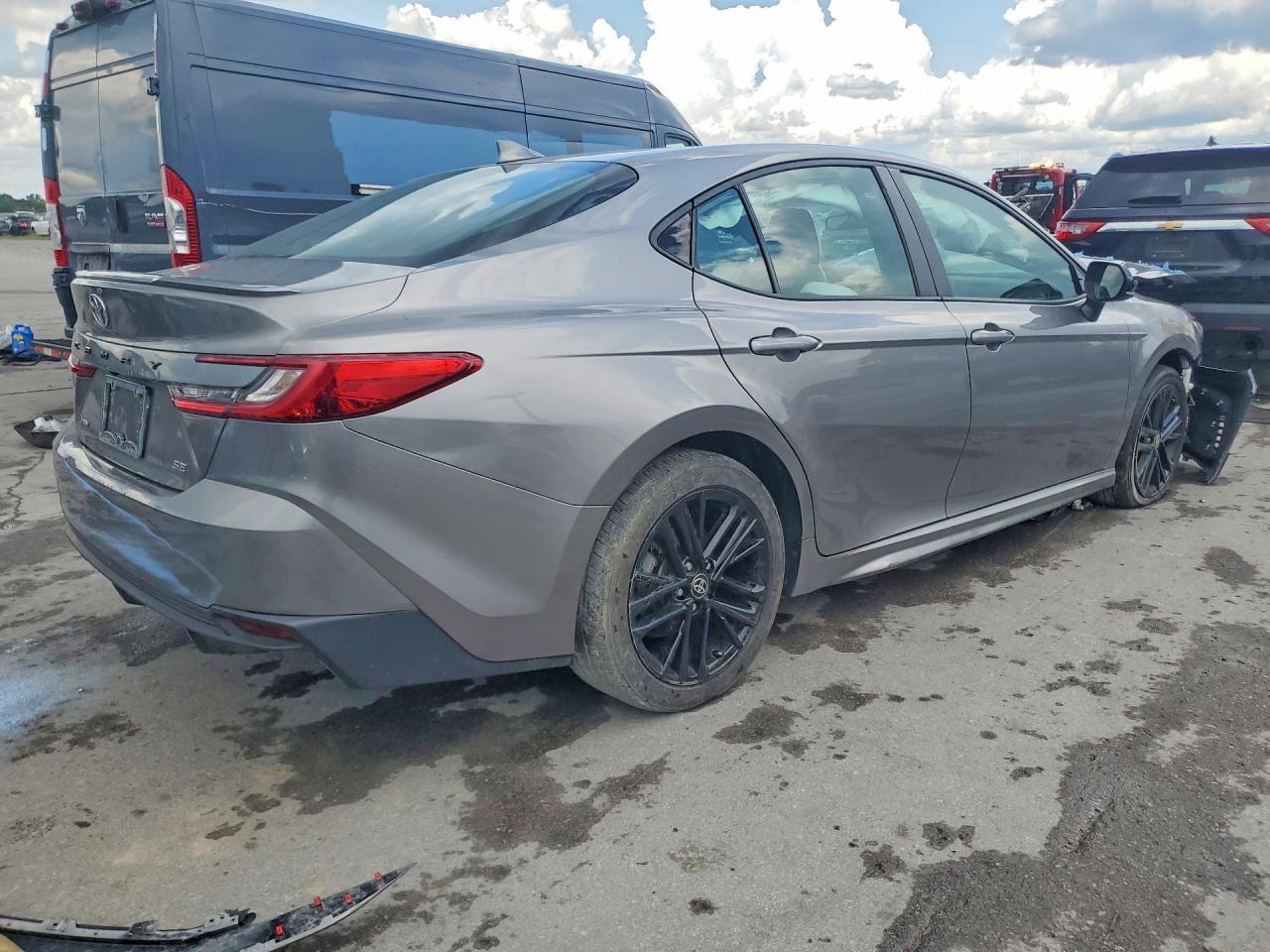 2025 Toyota Camry Se - Фото 3