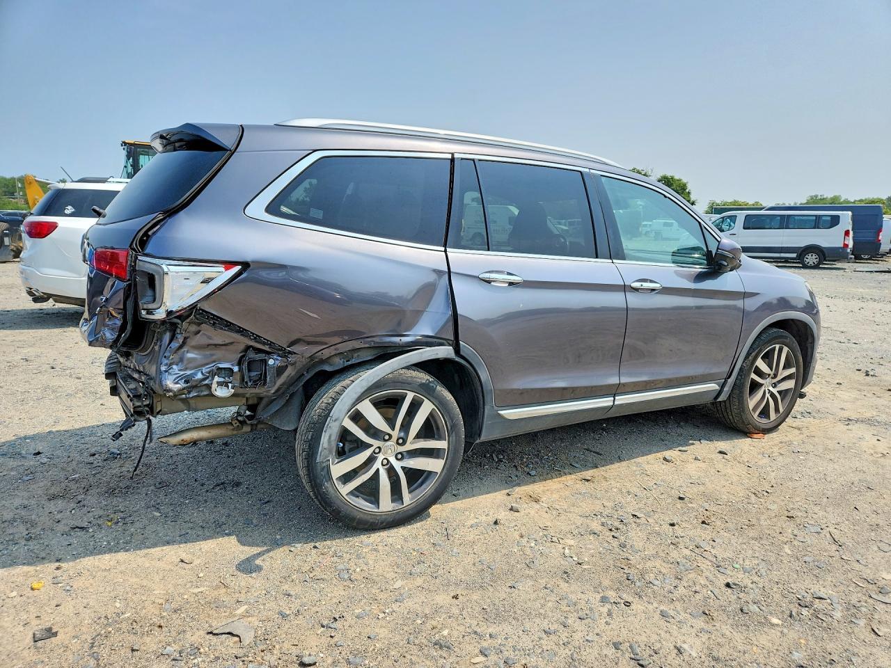 2017 Honda Pilot Touring - Image 3