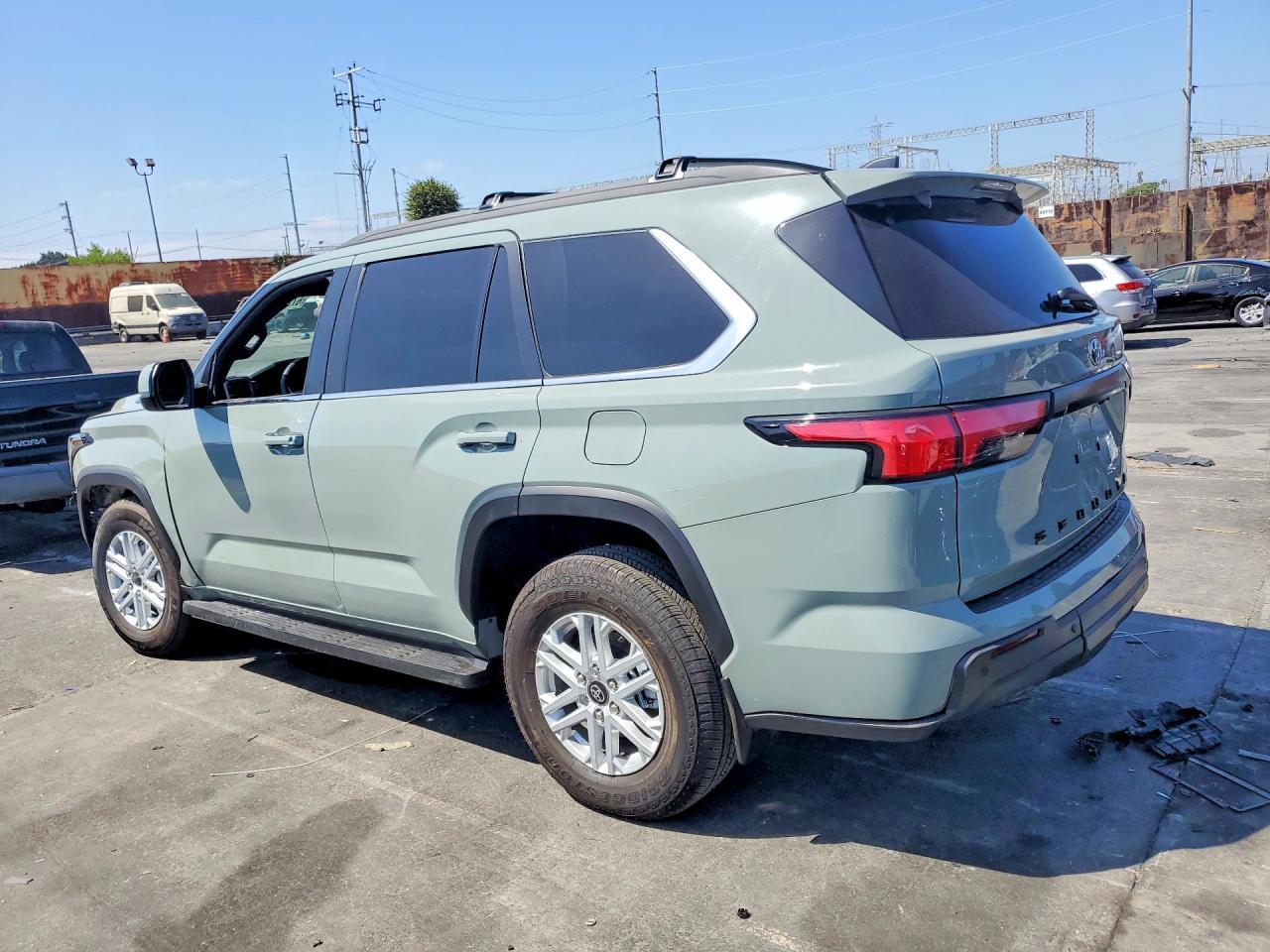 2025 Toyota Sequoia Sr5 - Фото 2