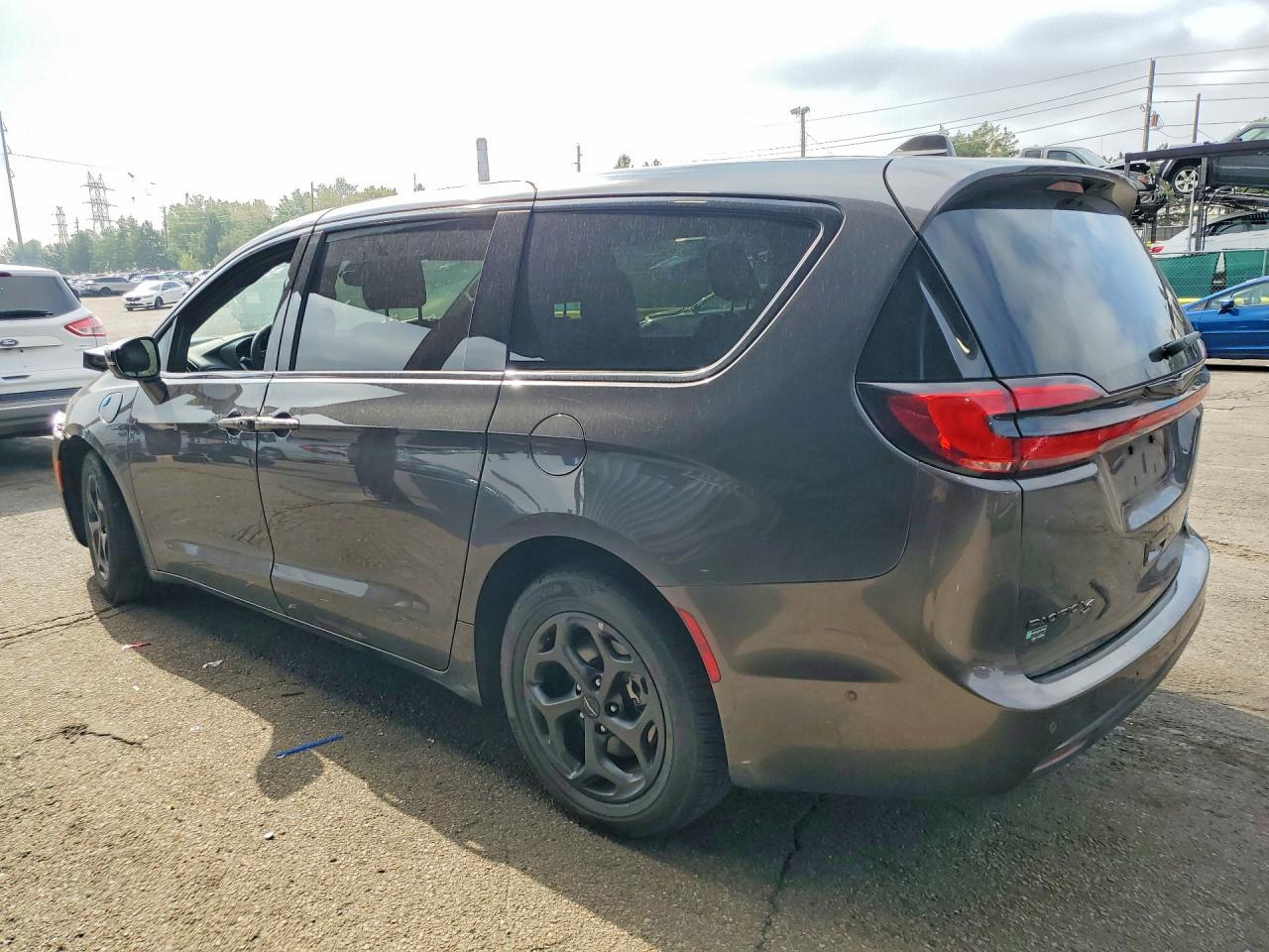 2022 Chrysler Pacifica Hybrid Touring L - Фото 2