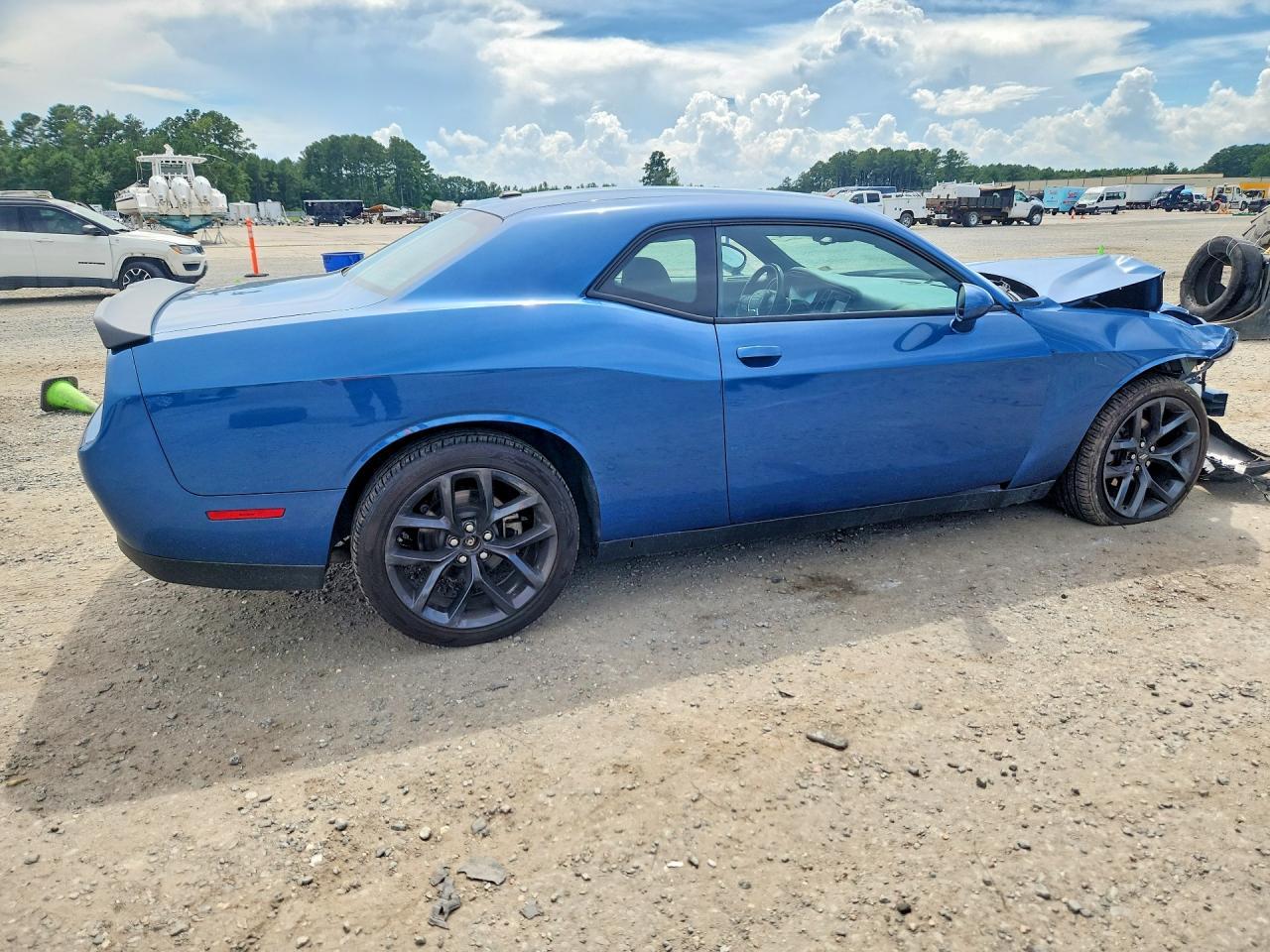 2022 Dodge Challenger Sxt - Фото 3