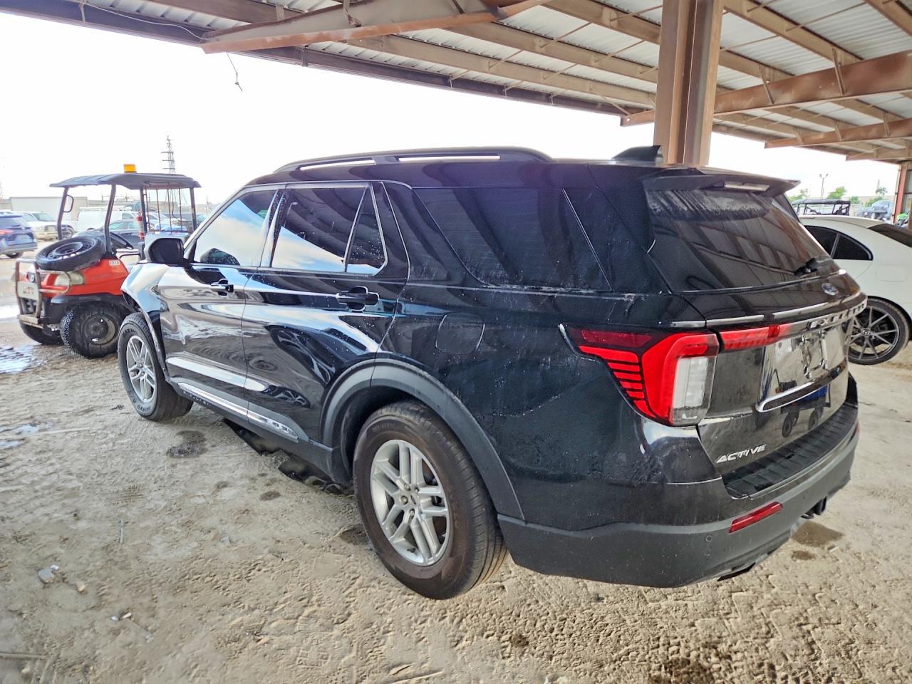 2025 Ford Explorer Active - Фото 2