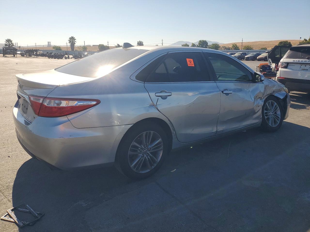 2017 Toyota Camry Se - Фото 3