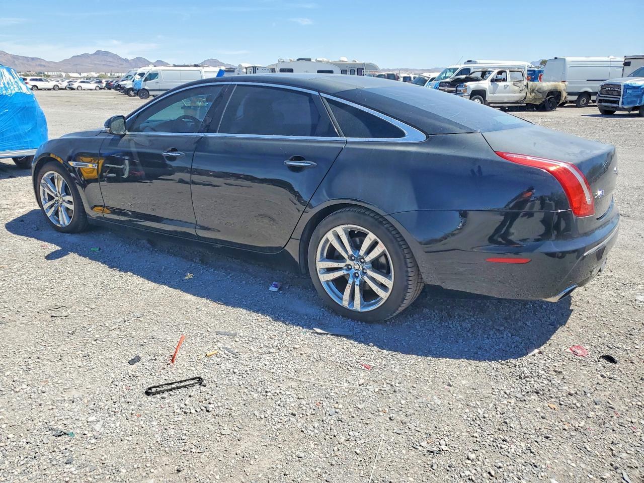 2011 Jaguar Xjl - Image 2