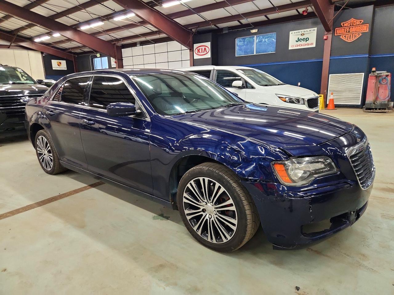 2014 Chrysler 300 - Image 4
