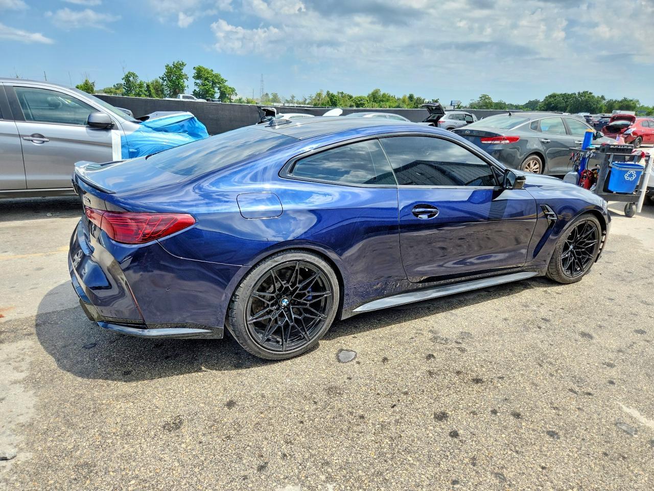 2025 BMW M4 Competition - Фото 3