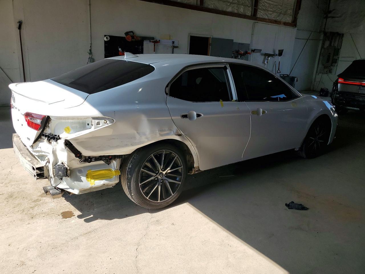 2022 Toyota Camry Se - Фото 3