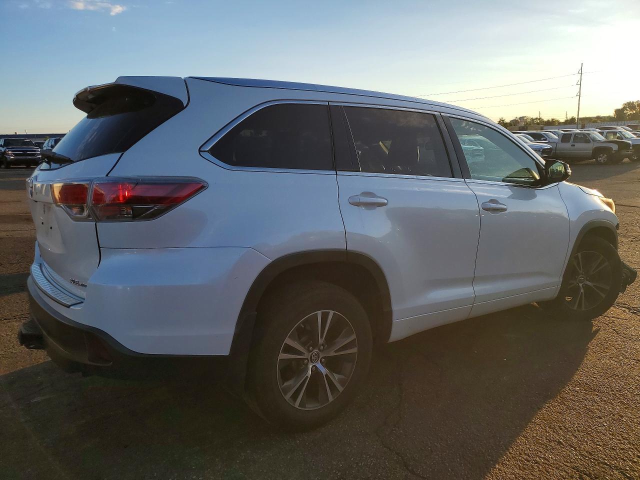 2016 Toyota Highlander Xle - Фото 3
