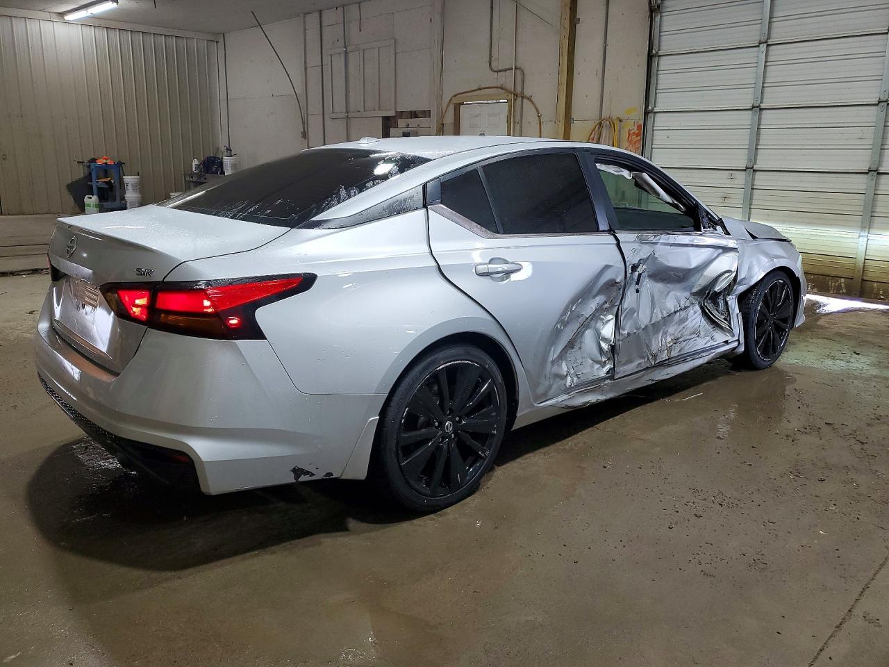 2019 Nissan Altima Sr - Image 3