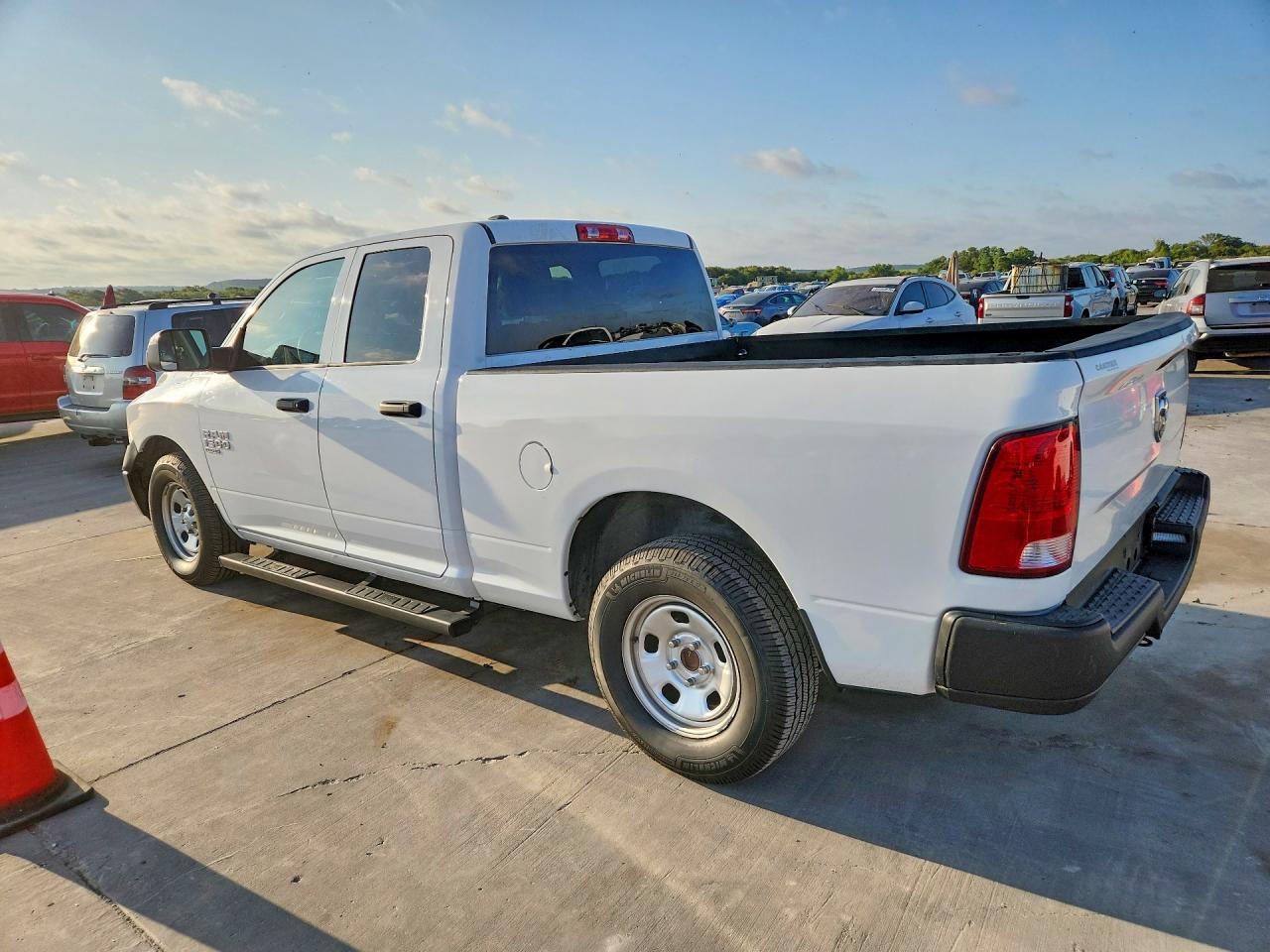 2022 Ram 1500 Classic Tradesman - Фото 2