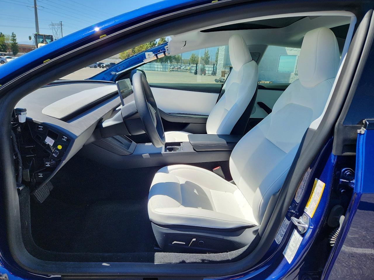 2024 Tesla Model 3 - Image 7