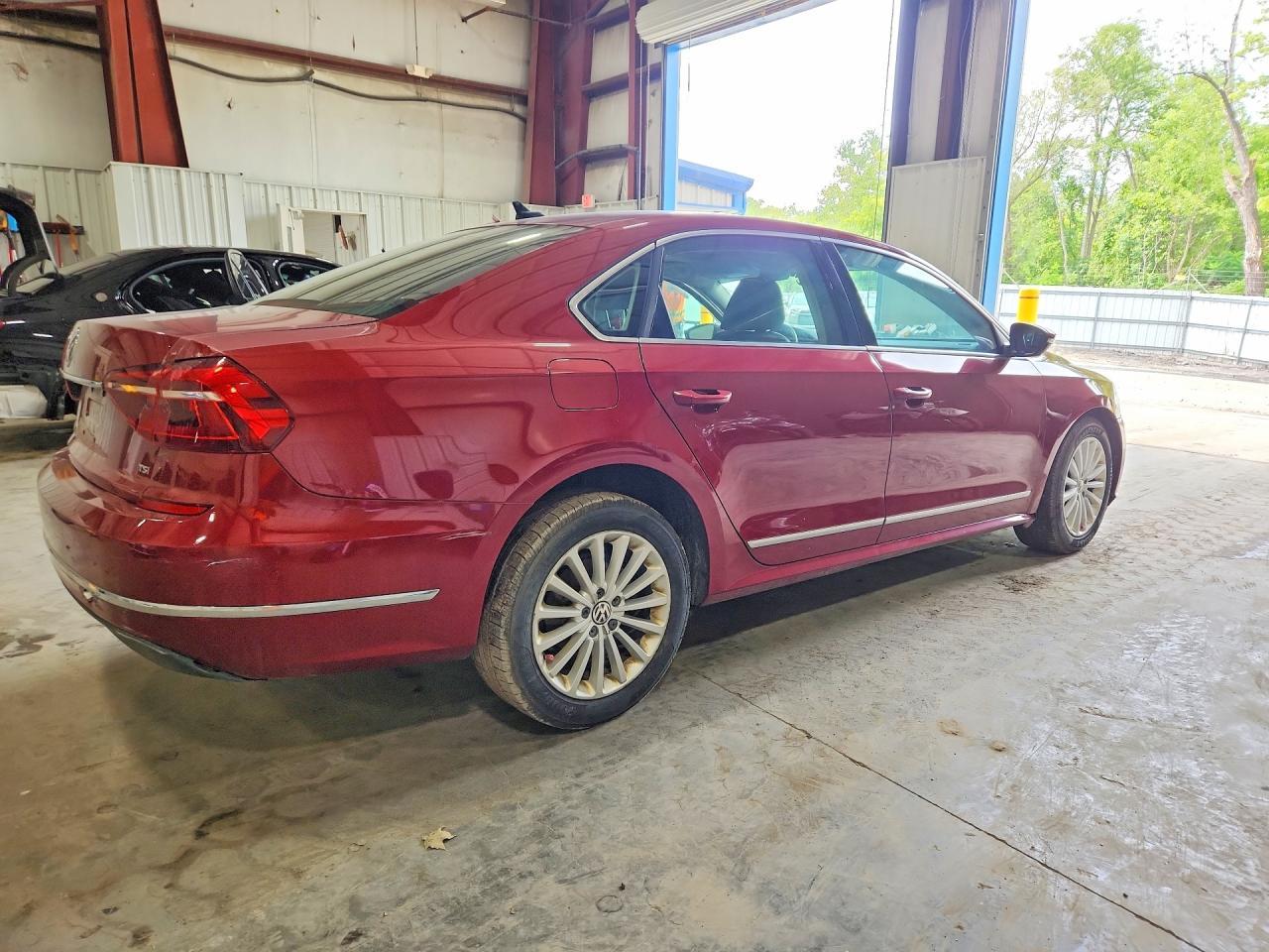 2017 Volkswagen Passat Se - Фото 3