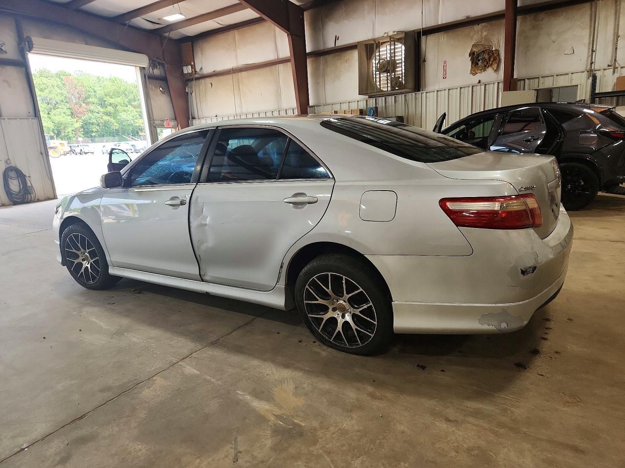 2007 Toyota Camry Se - Image 2