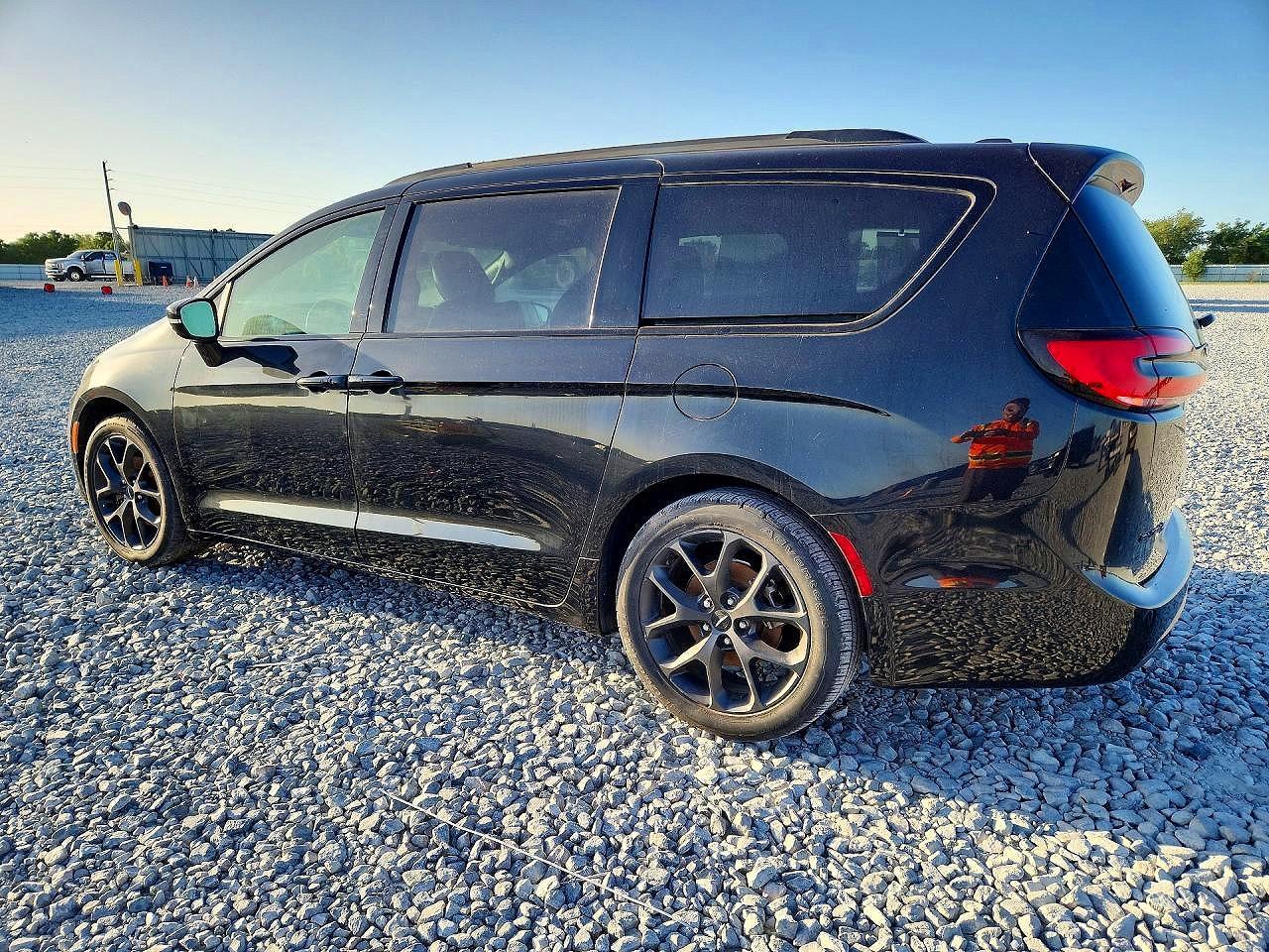 2022 Chrysler Pacifica Touring L - Image 2