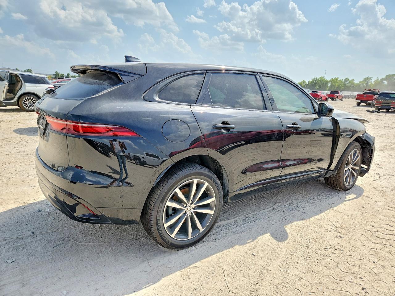 2025 Jaguar F-Pace R-Dynamic S - Фото 3