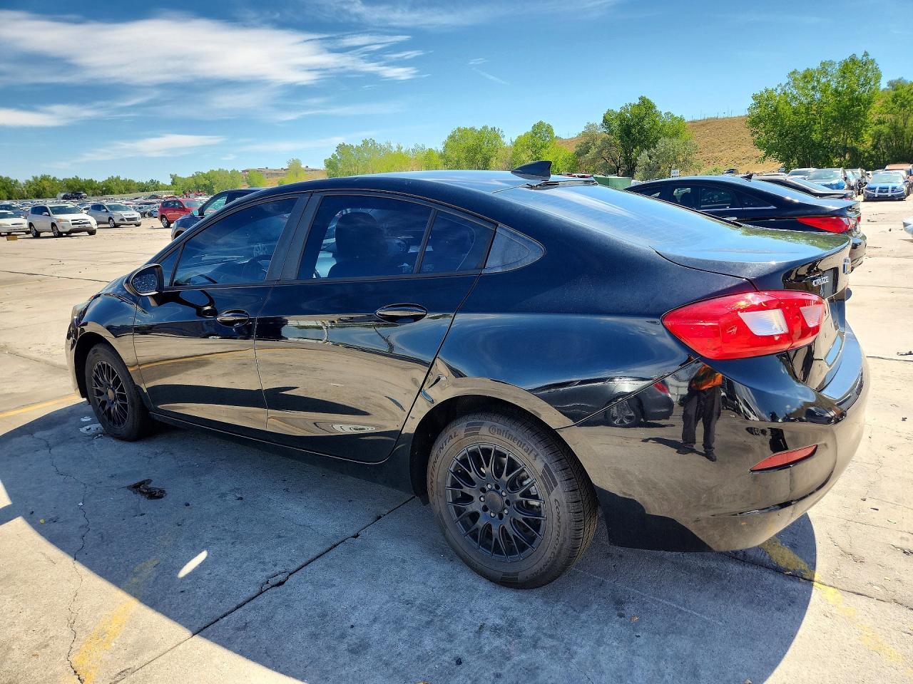 2017 Chevrolet Cruze Ls - Фото 2