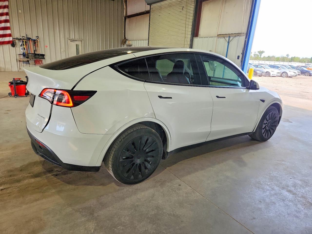 2023 Tesla Model Y - Image 3