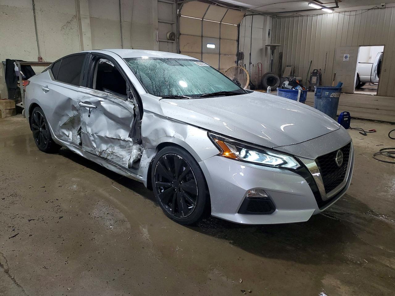 2019 Nissan Altima Sr - Image 4