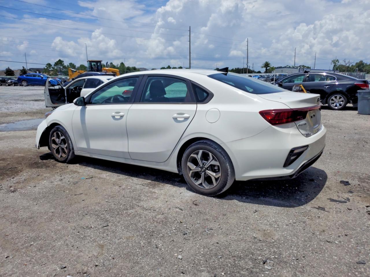 2021 Kia Forte Lxs - Image 2