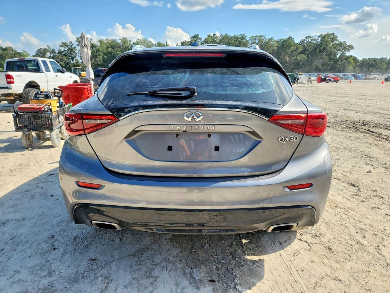 2017 Infiniti Qx30 Premium - Image 6