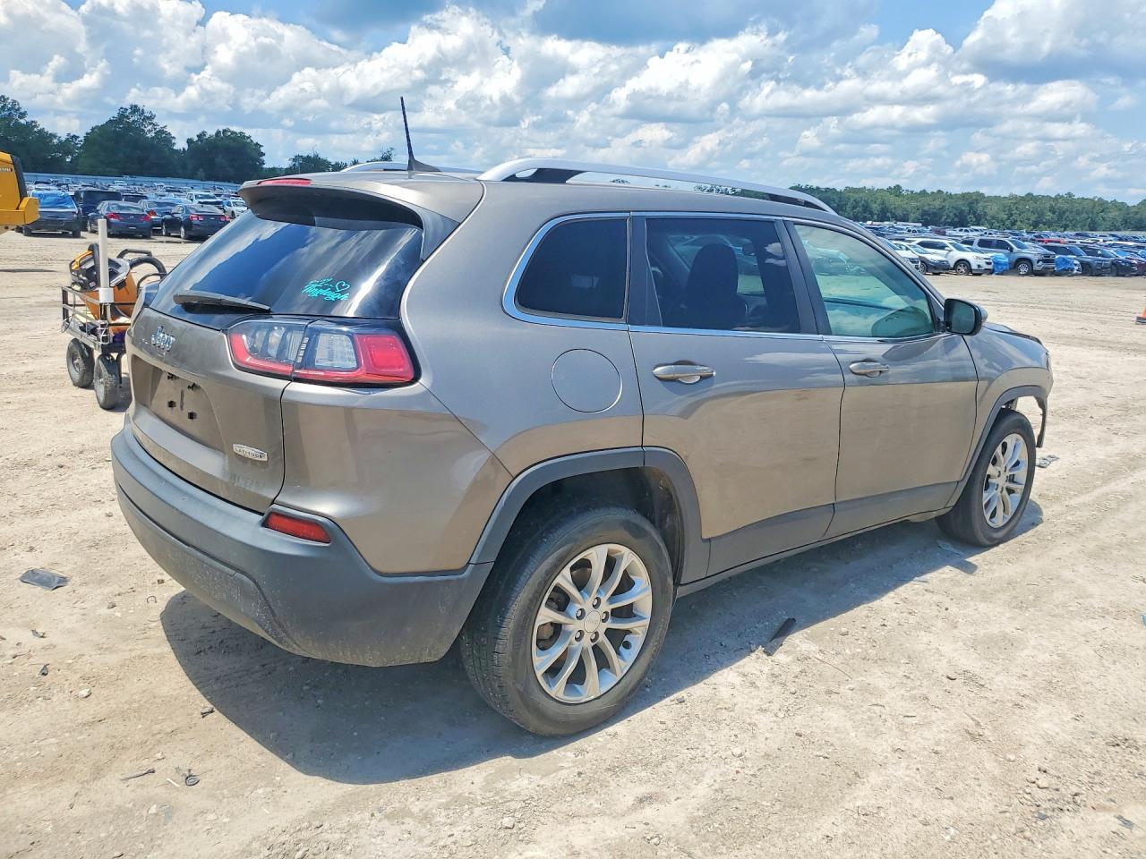 2019 Jeep Cherokee Latitude - Фото 3