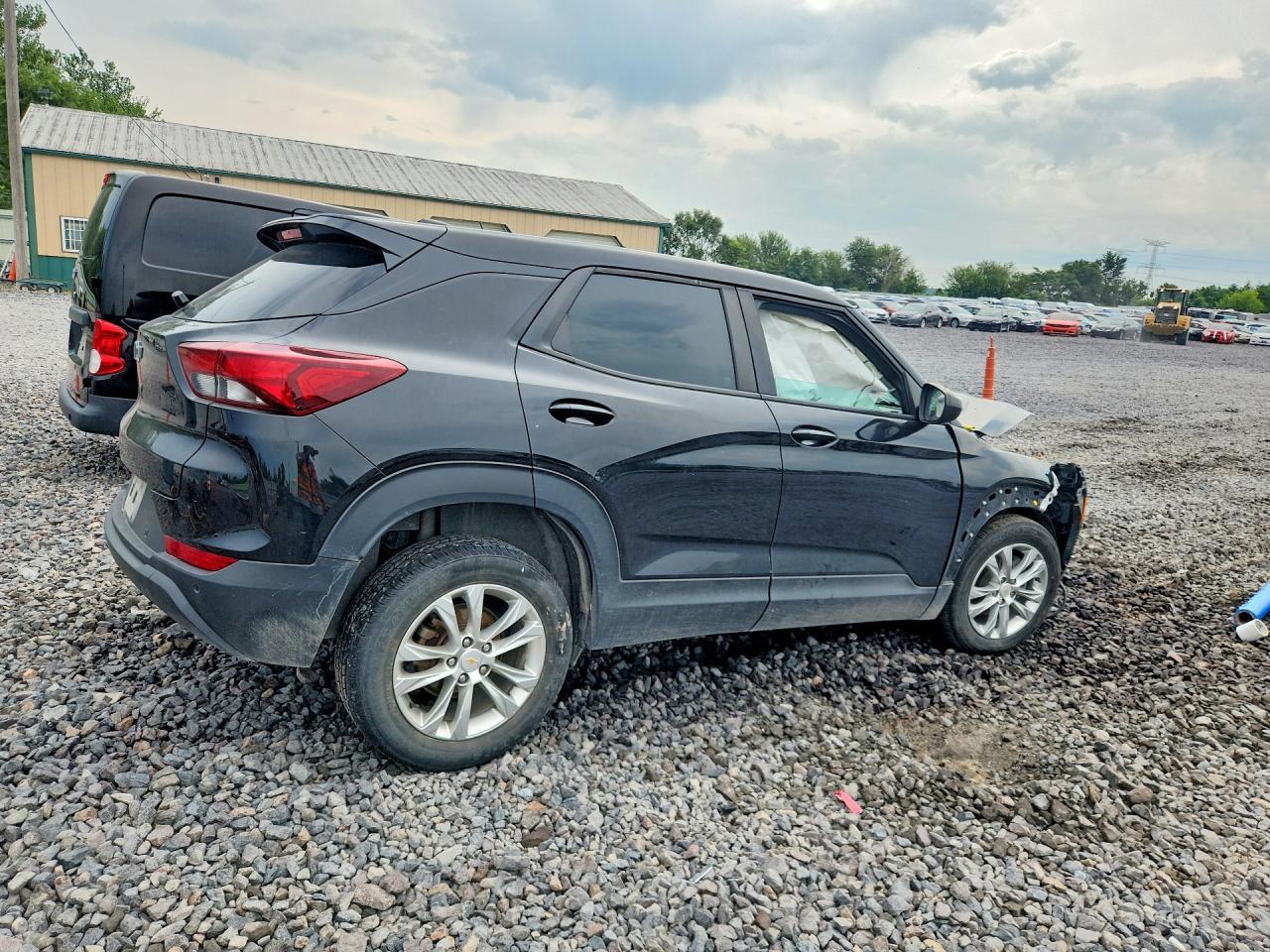 2021 Chevrolet Trailblazer Ls - Image 3