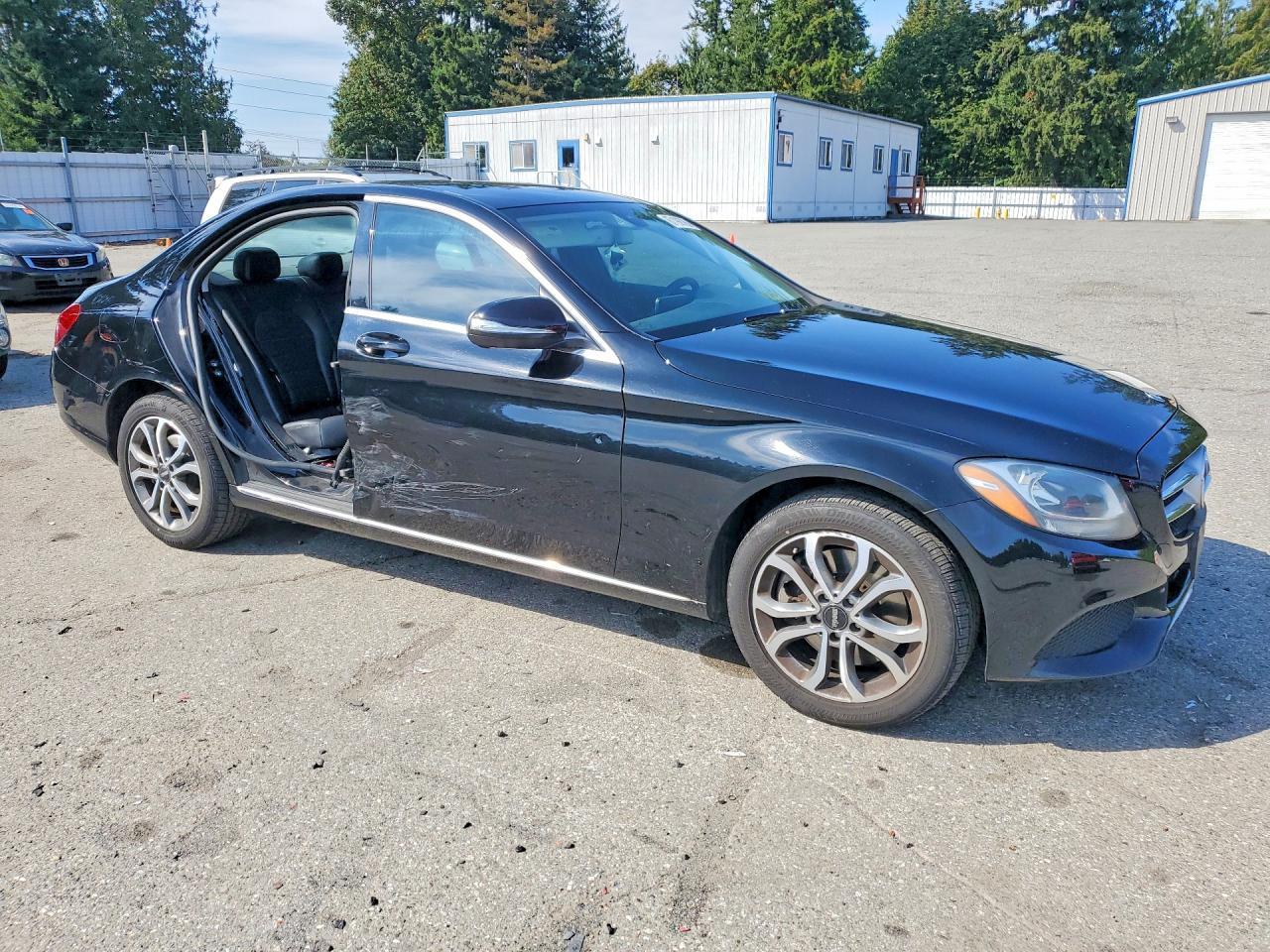 2015 Mercedes-Benz C 300 4Matic - Фото 4