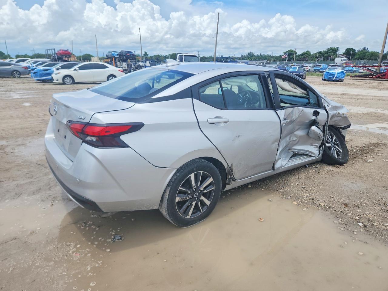 2021 Nissan Versa Sv - Фото 3