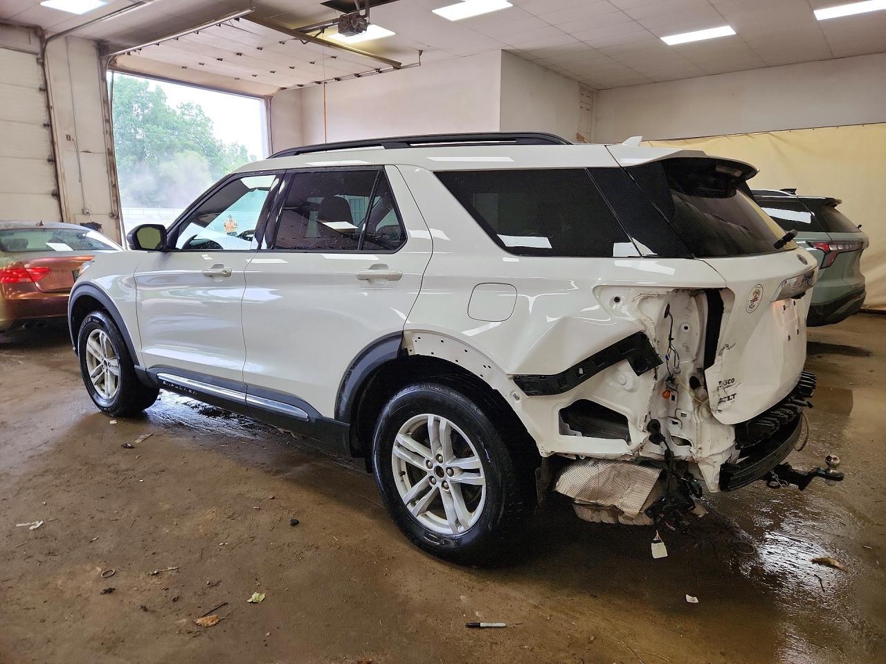 2022 Ford Explorer Xlt - Image 2