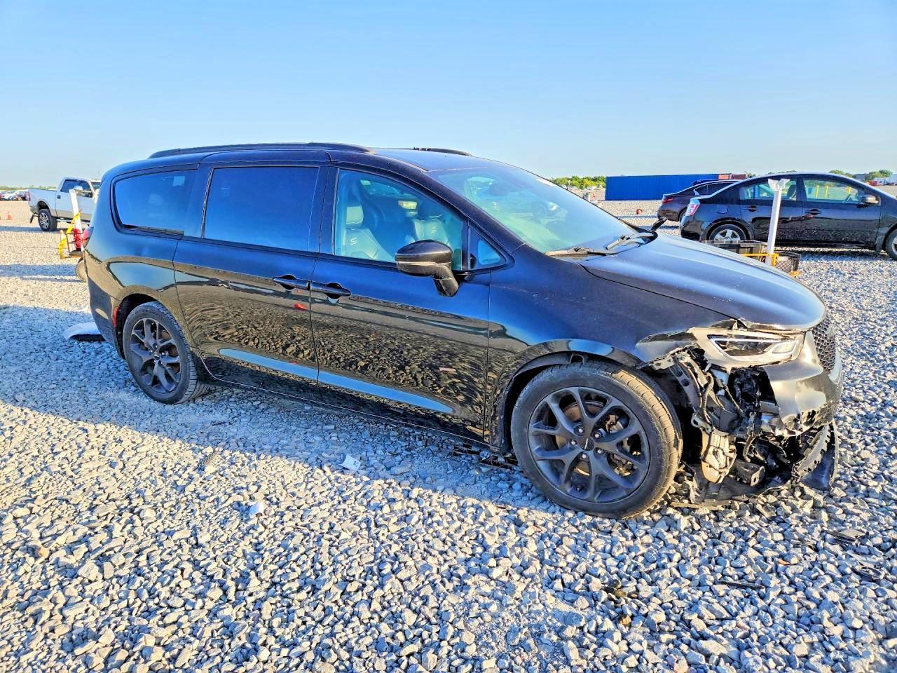 2022 Chrysler Pacifica Touring L - Image 4