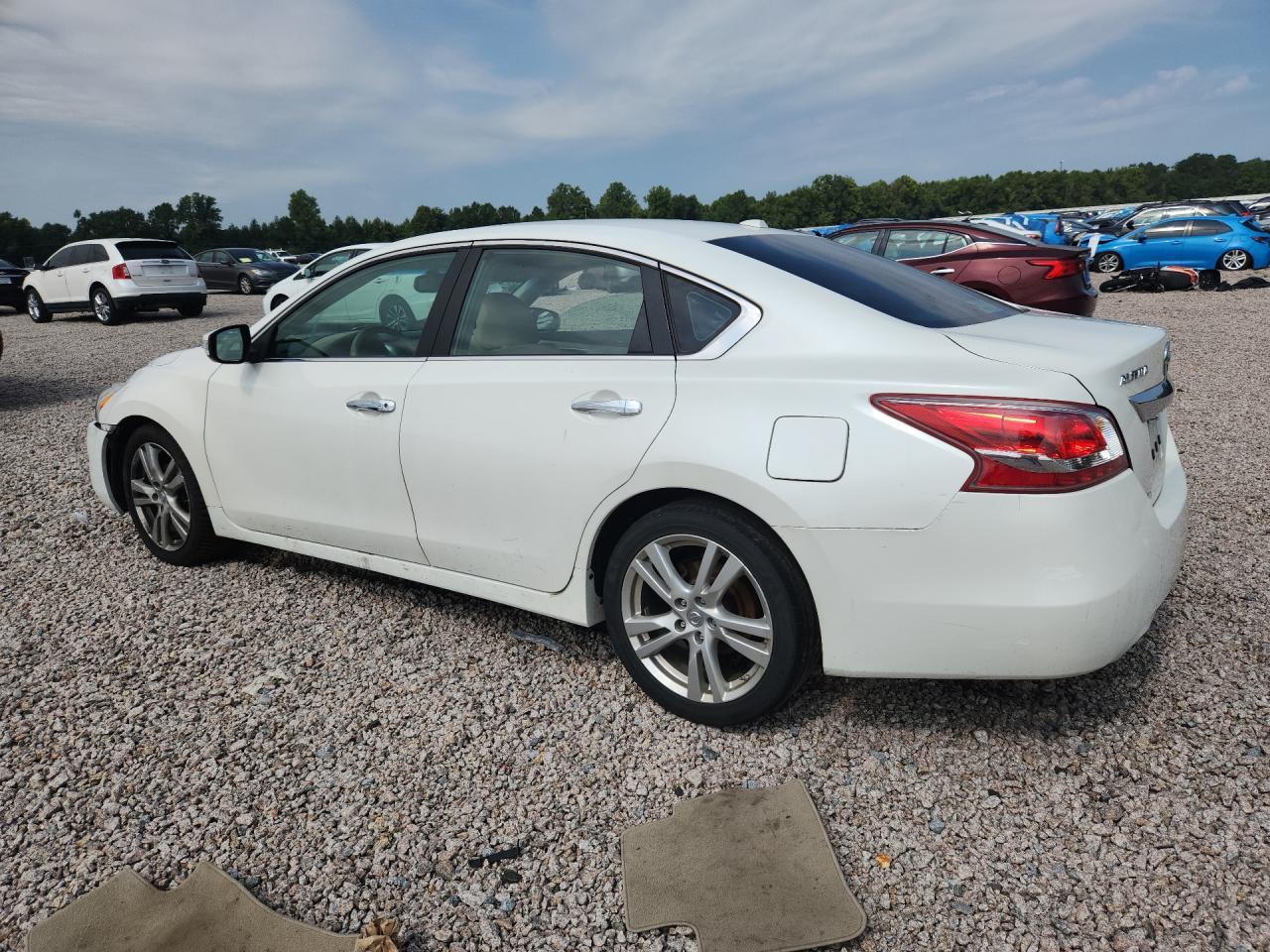 2013 Nissan Altima 3.5 S - Image 2