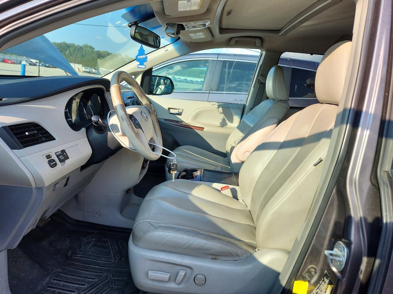 2013 Toyota Sienna Xle 7-Passenger - Фото 7