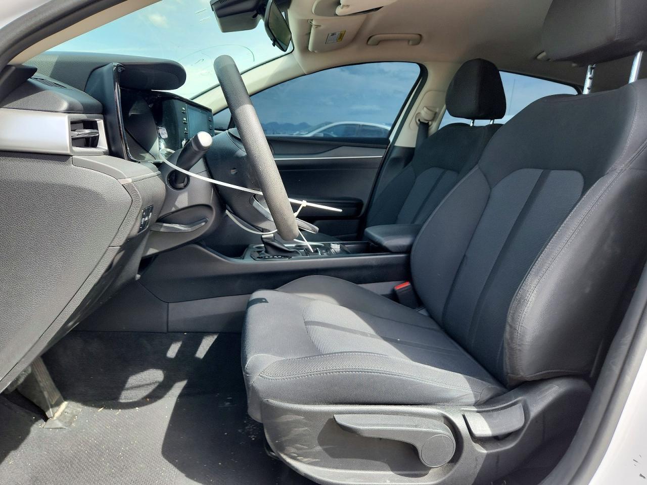 2023 Kia K5 - Image 7