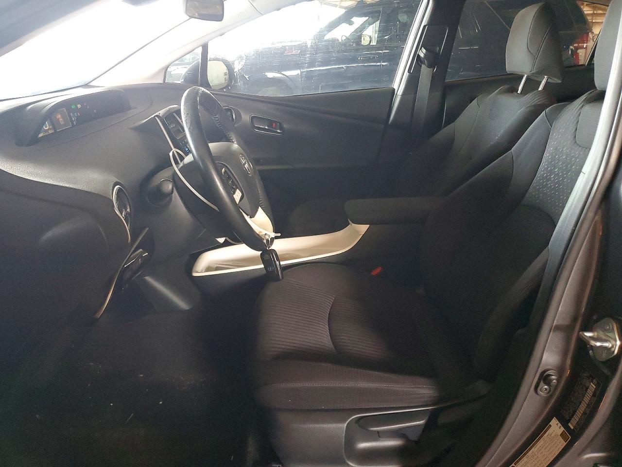 2016 Toyota Prius Three - Фото 7