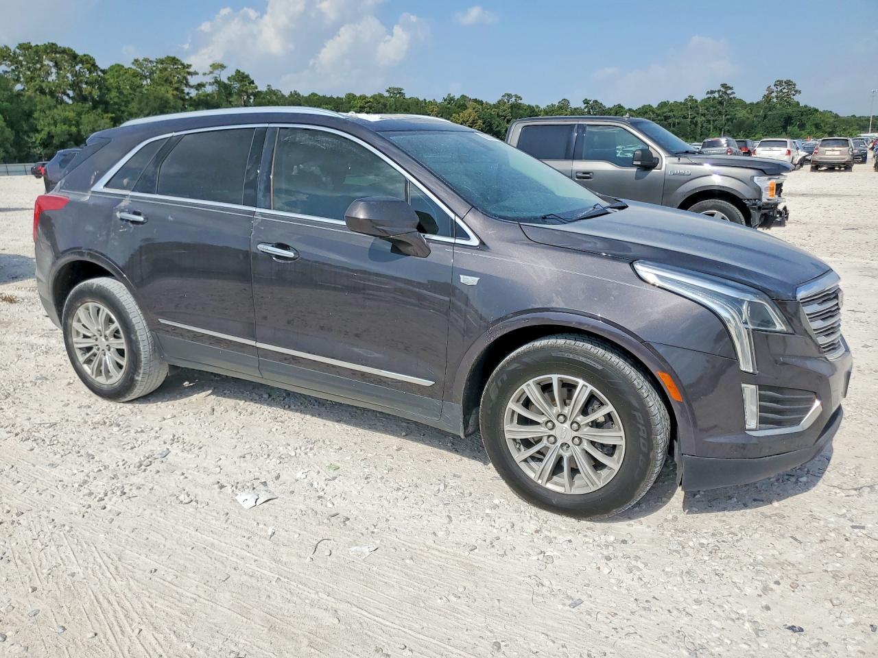 2017 Cadillac Xt5 Luxury - Image 4
